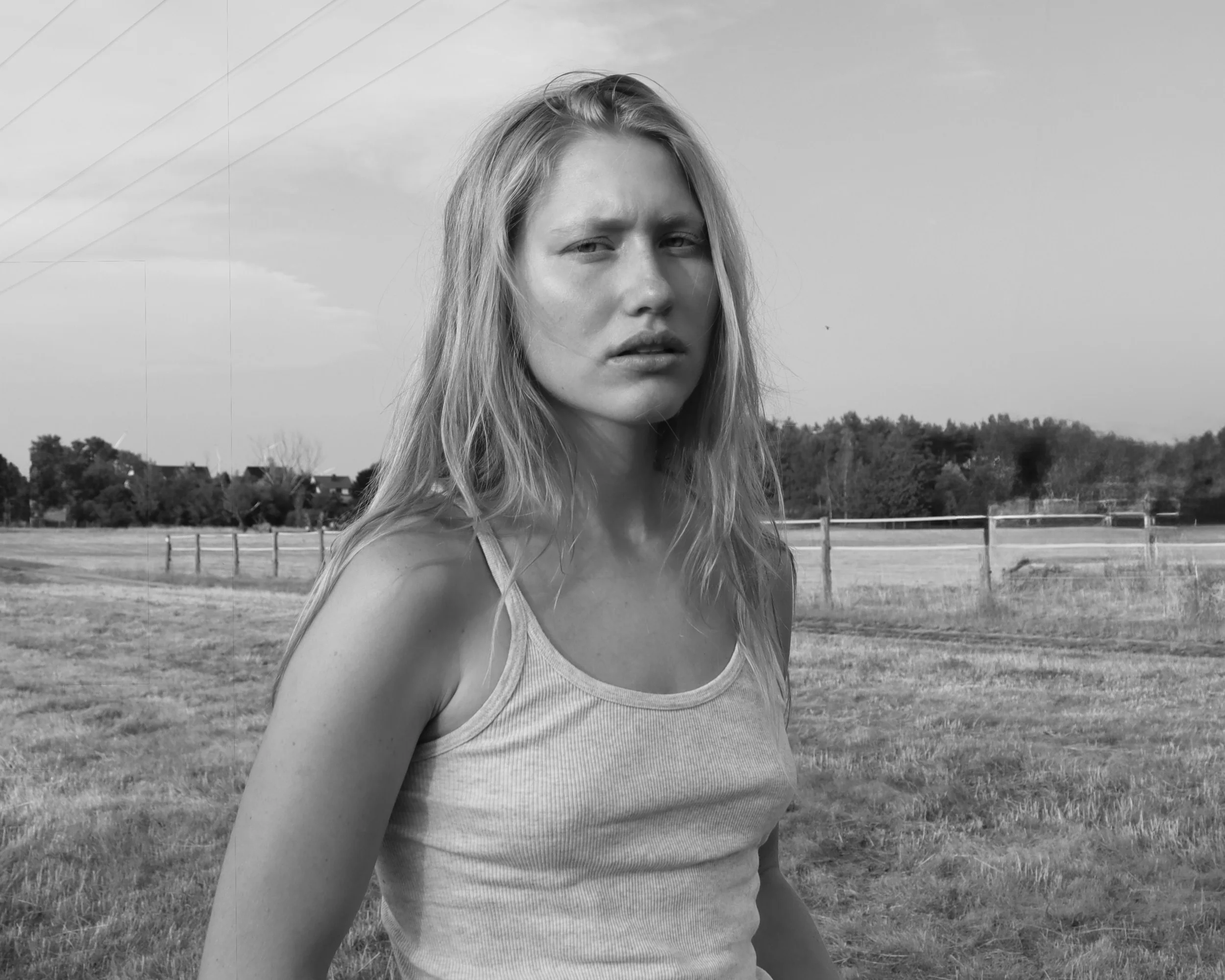16-laura-leroy-main-book.webp