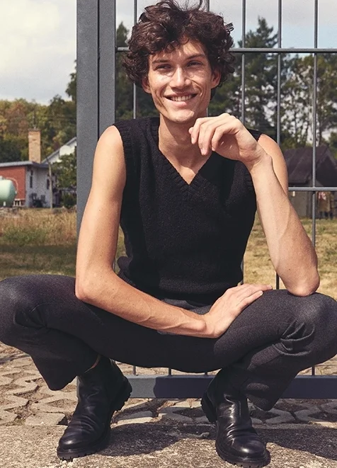 16-lukas-ziegele-main-book.webp
