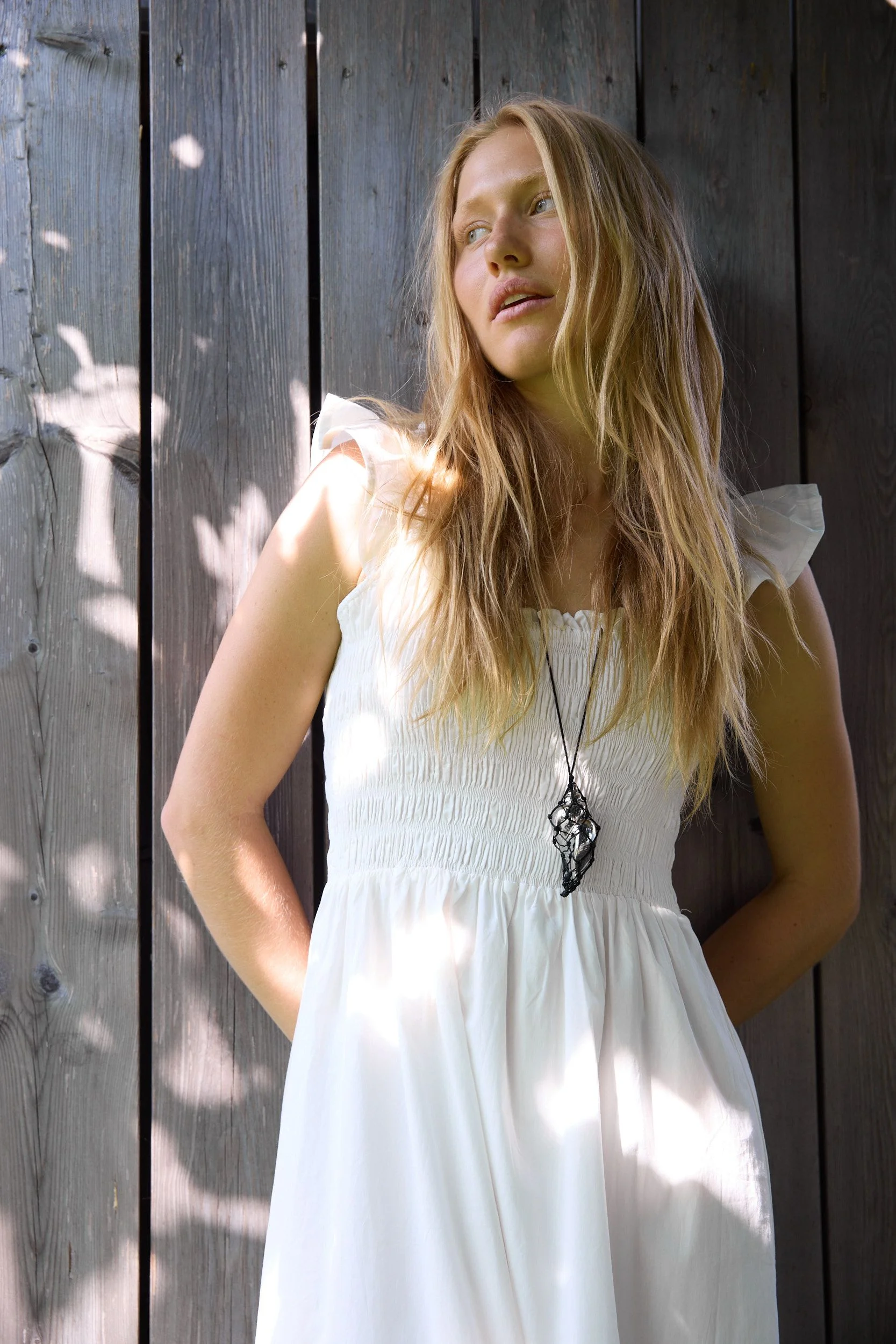 18-laura-leroy-main-book.webp