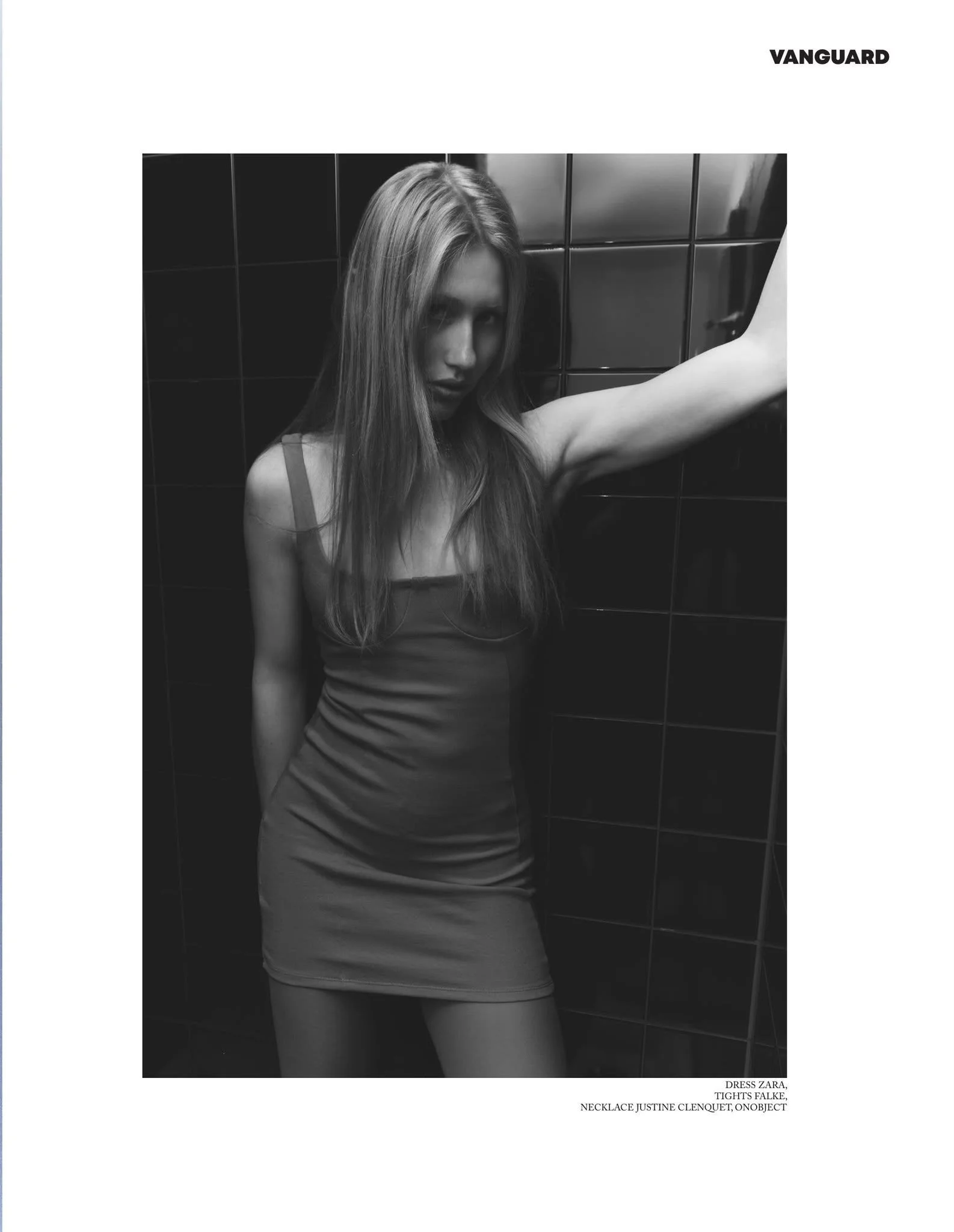 19-laura-leroy-main-book.webp