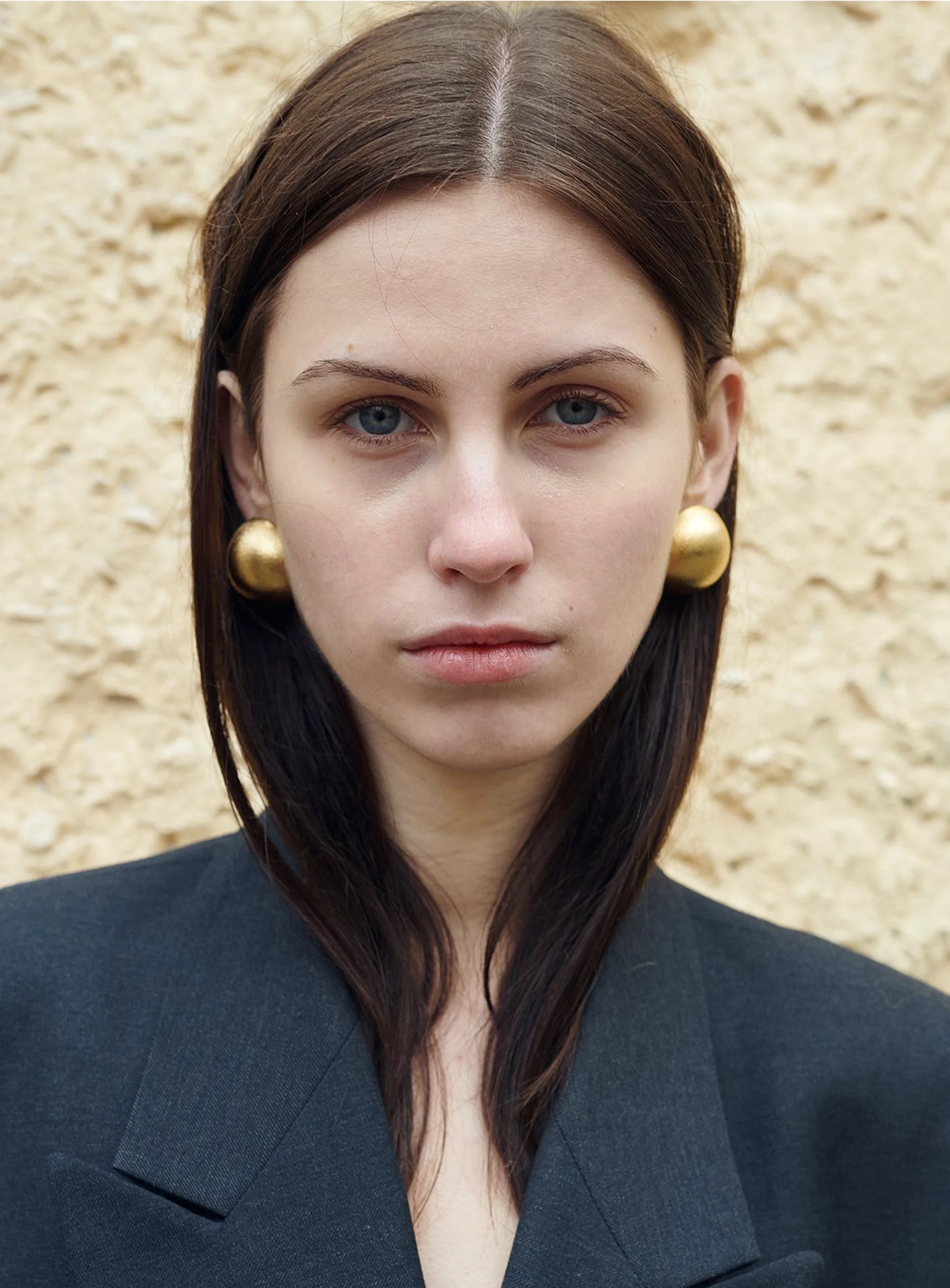 1-leonie-rolle-main-book.webp
