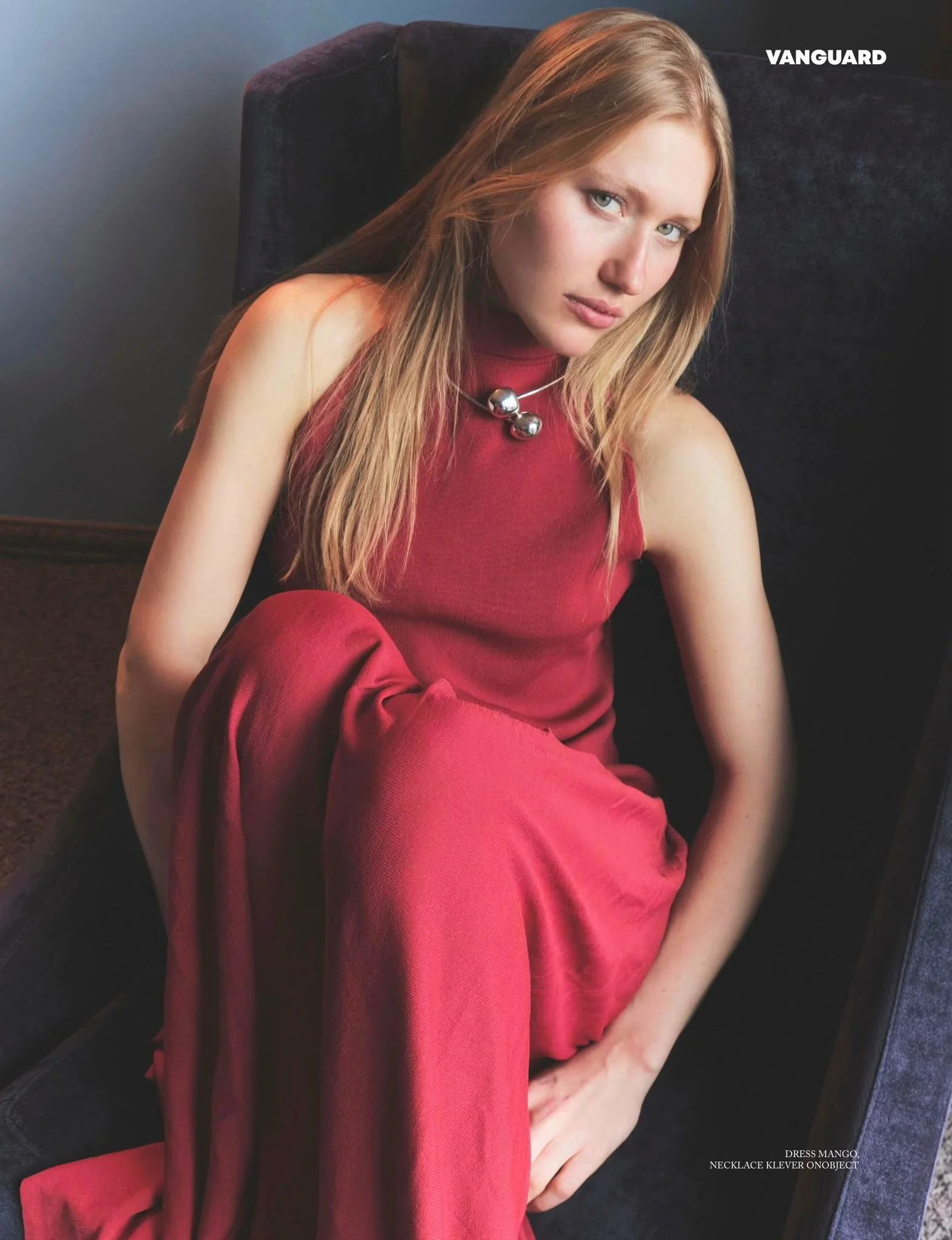 20-laura-leroy-main-book.webp
