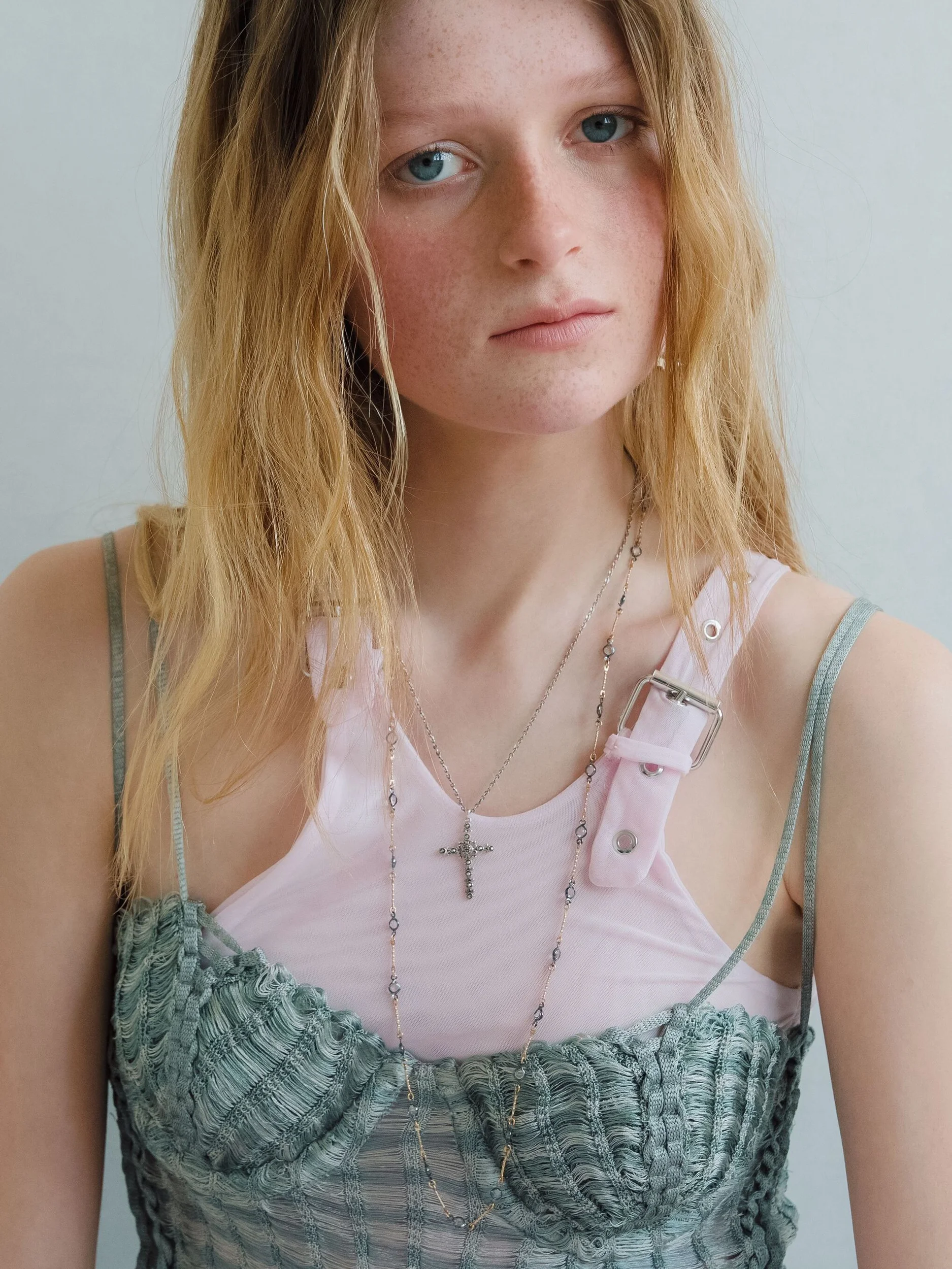 2-frida-brandt-main-book.webp