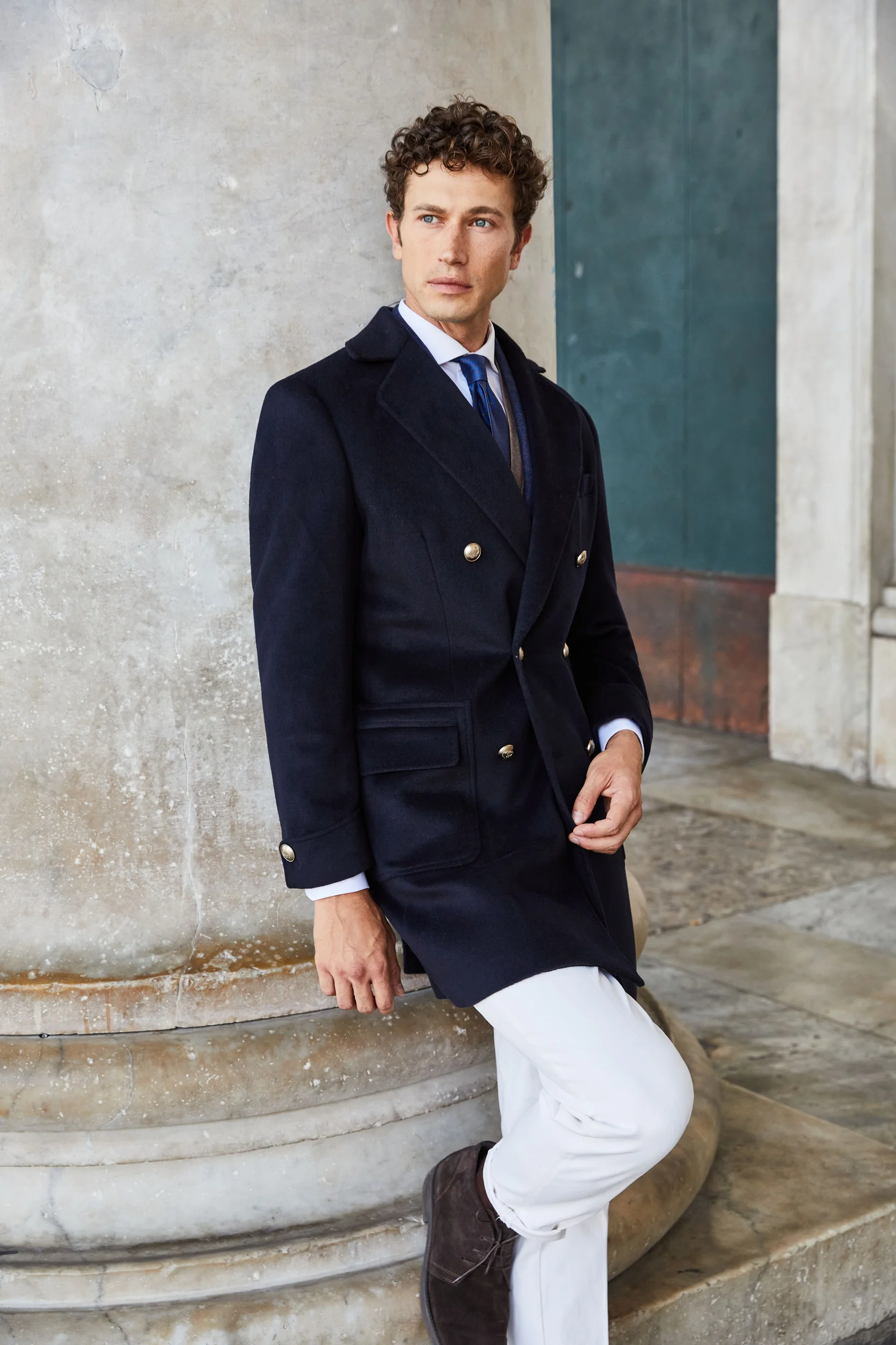 2-victor-gorincioi-main-book.webp