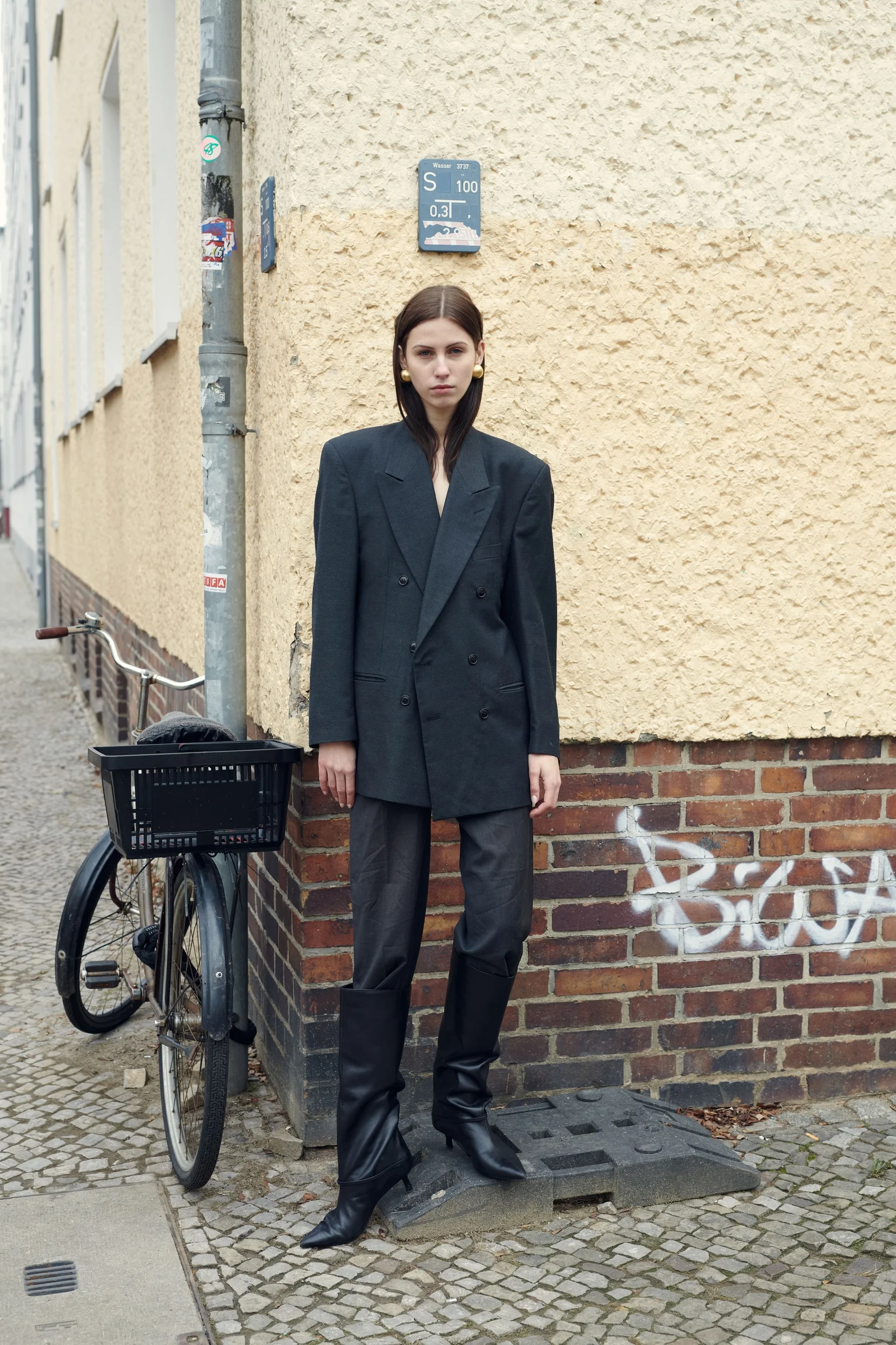 3-leonie-rolle-main-book.webp