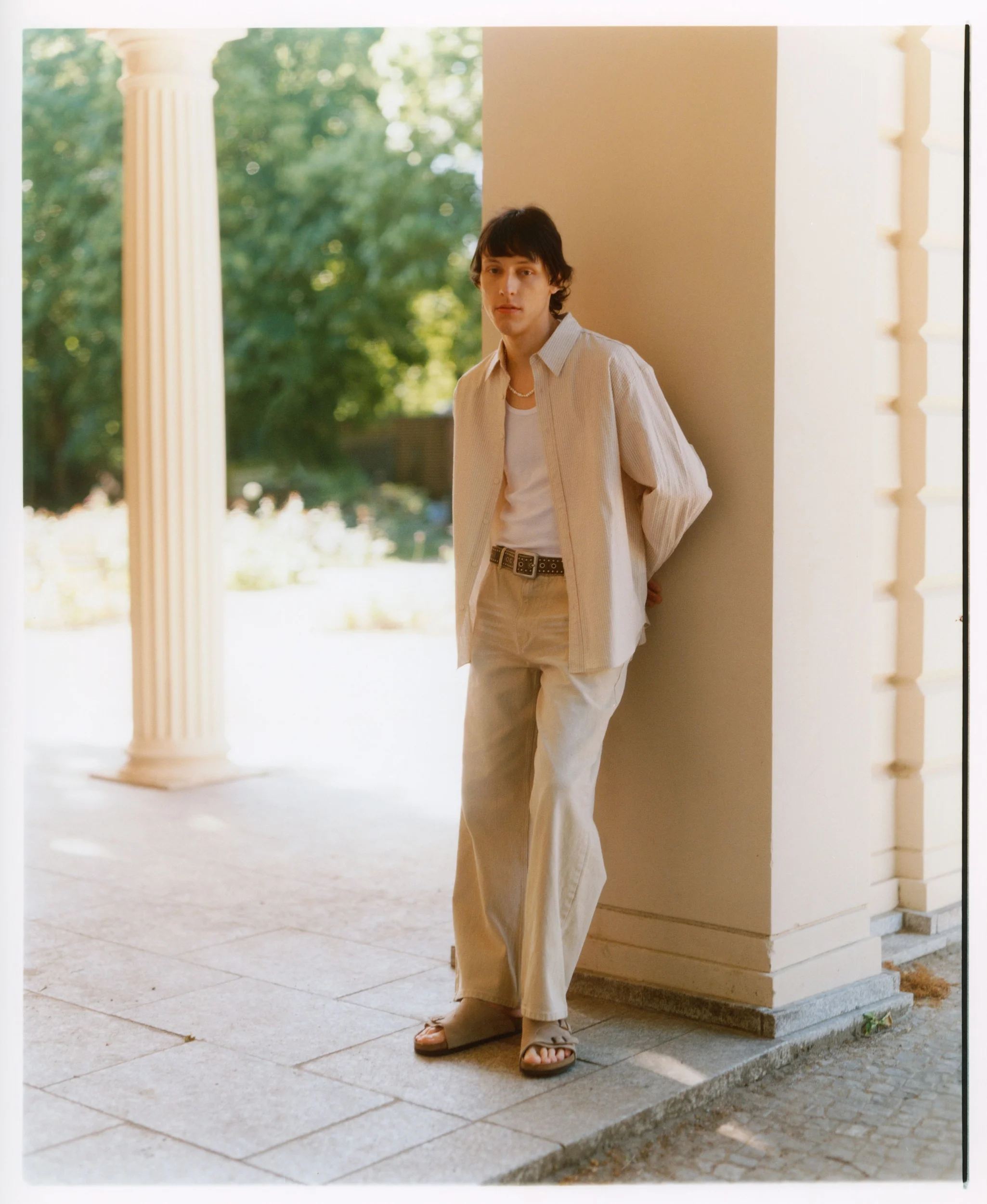 8-tom-f-main-book.webp